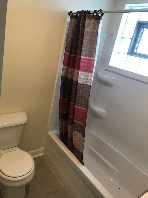 2nd Flr Full Bath - 13310 S Brandon Ave