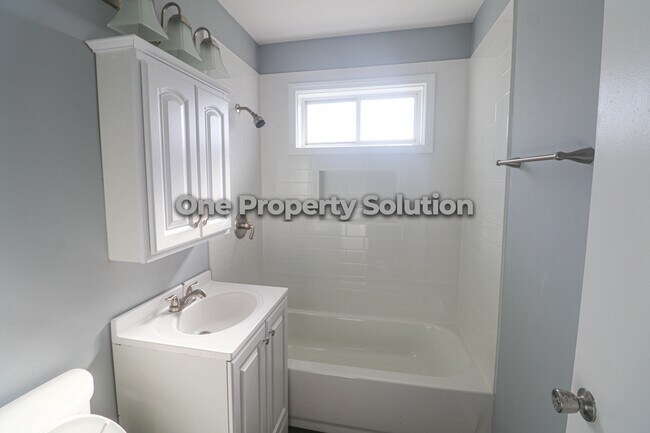 Building Photo - 3206 Kenwood St