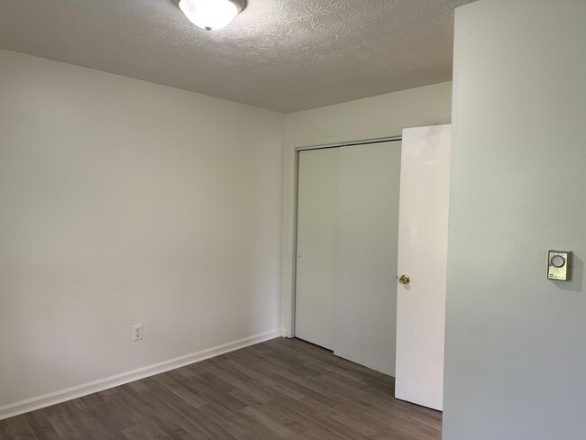 Building Photo - 319 Garden Park Dr