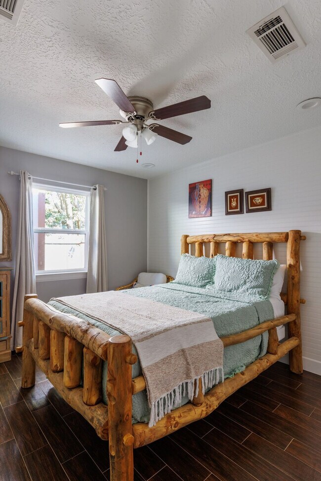 Building Photo - 15818 Val Vista Dr