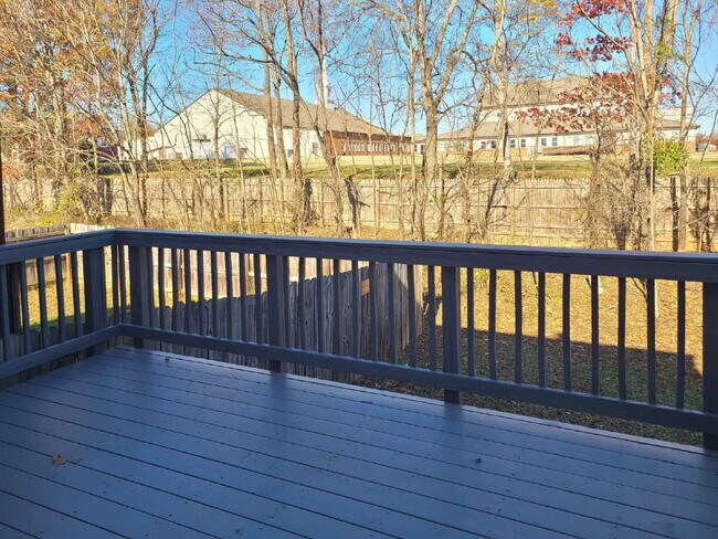 Building Photo - Beautifully Updated 4 BR, 2.5 BA Townhome