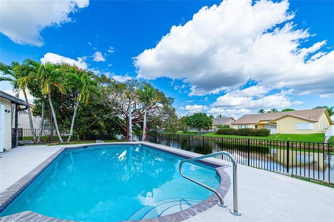 Building Photo - 1260 NW 101st Ave