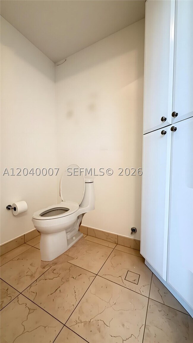 Building Photo - 19400 Turnberry Way