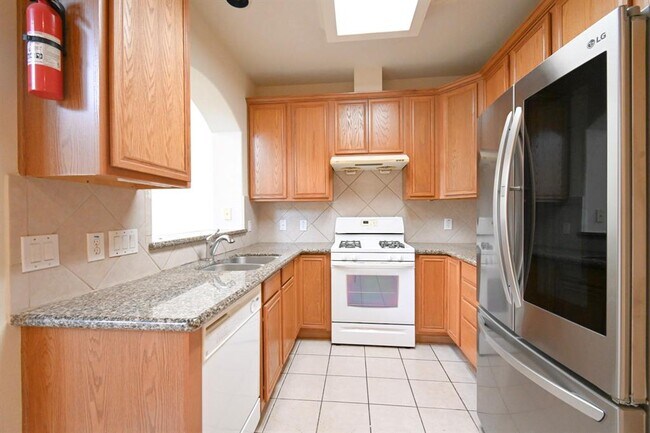 Building Photo - 13330 Vineyard Falls Dr