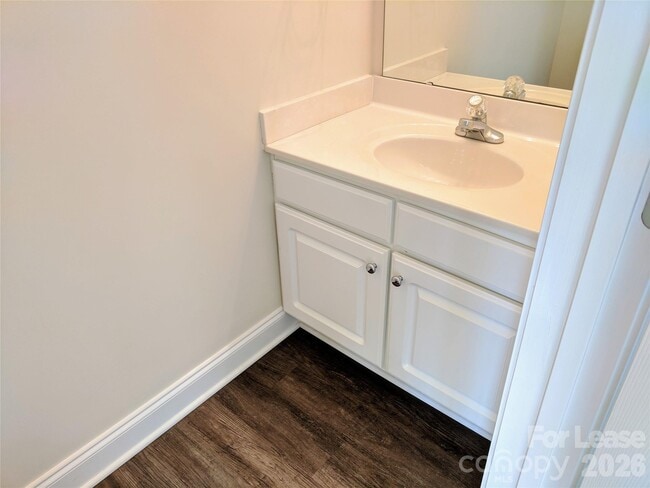 Building Photo - 917 Shearer St