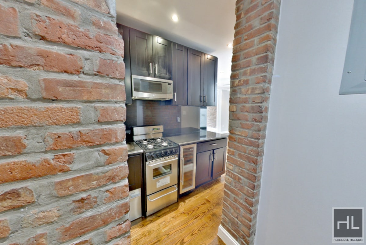 Building Photo - E 100TH ST.