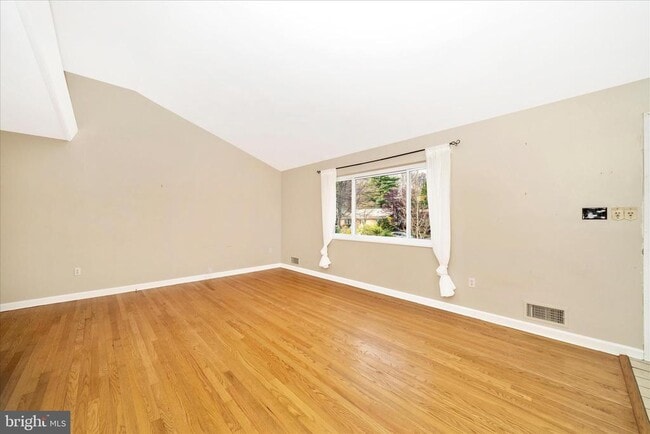 Building Photo - 3906 Montrose Dr