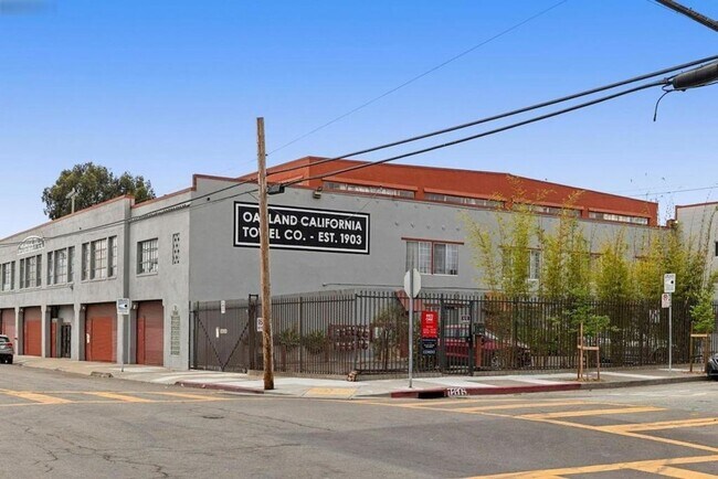 Building Photo - Stunning West Oakland Live Work Loft w/ Ground Floor Studio