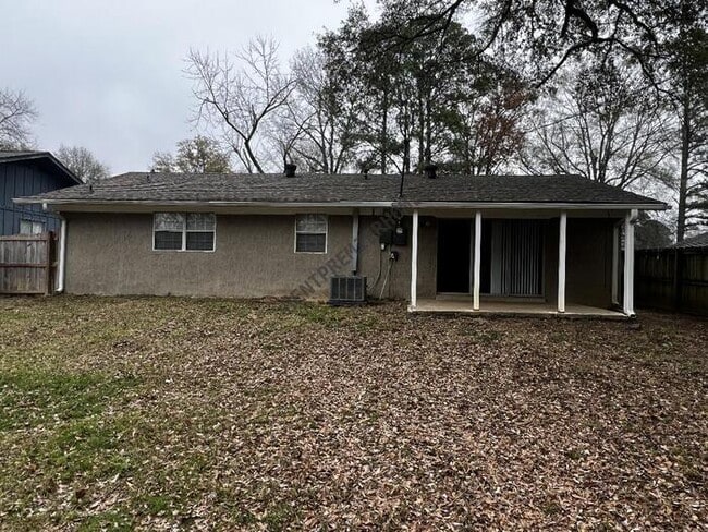 Building Photo - 8403 Woodview Dr E