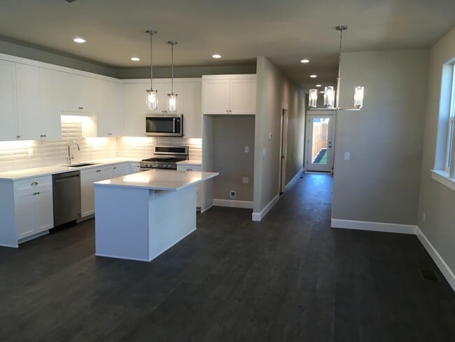 Building Photo - 20465 Aberdeen Dr