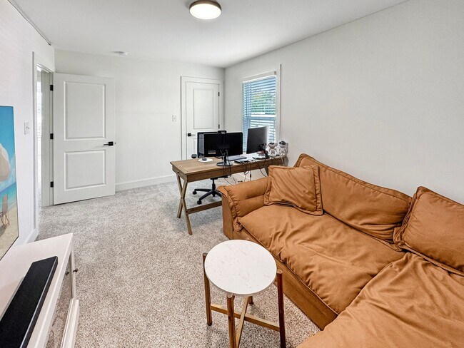Building Photo - Newer Construction Meets Historic Cooper Young Charm • 5bd / 3ba