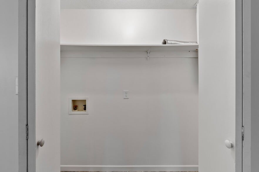 Building Photo - 3 W Rosecrest St