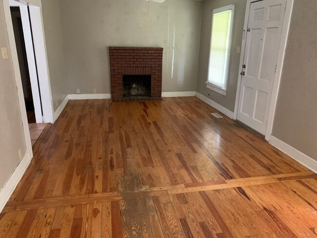 Building Photo - 3 bed 2 bath house by FSU and TCC!! Available August 2026!