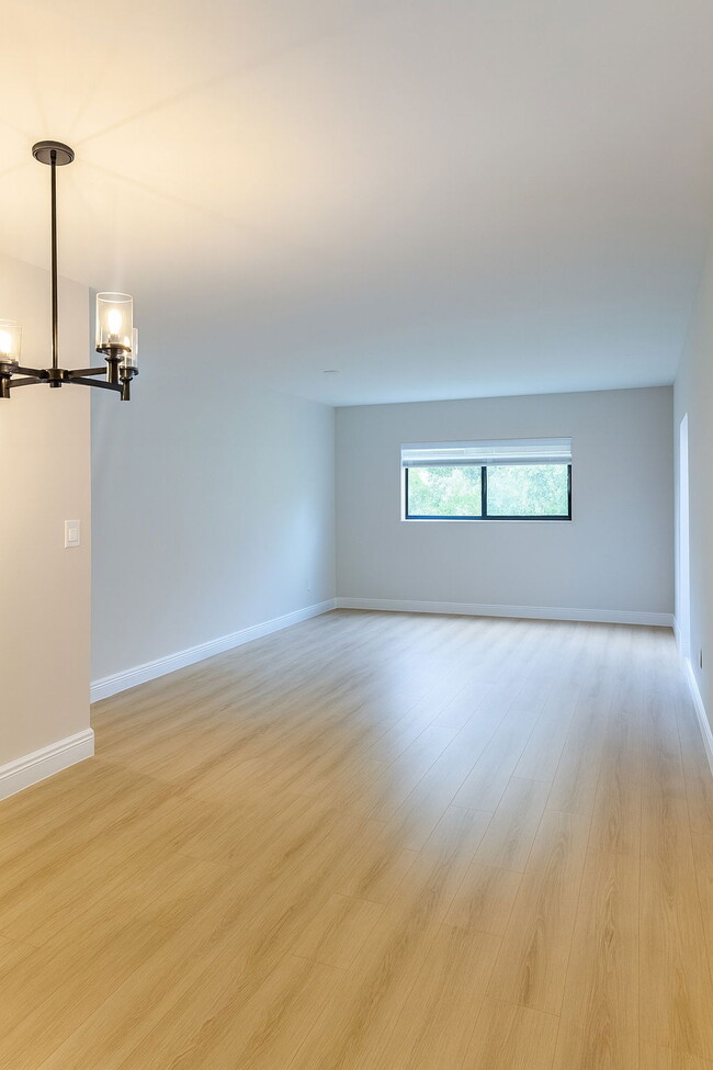 Building Photo - 189 SE 5th Ave