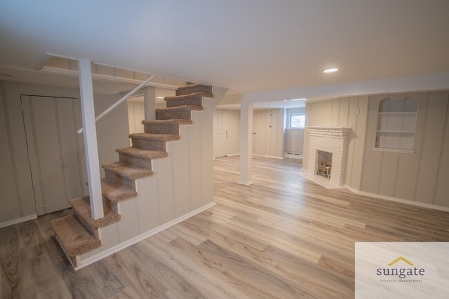 Building Photo - 3043 Pinewood Ave