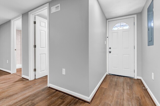 Building Photo - 2103 Chelsea Terrace