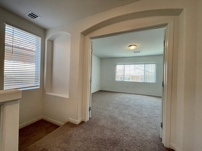 Building Photo - BEAUTIFUL 5 BED 3.5 BATH 3 FLOORS 2 CAR GARAGE SINGLE FAMILY HOME W/ LARGE LOFT & BACKYARD FOR RENT!