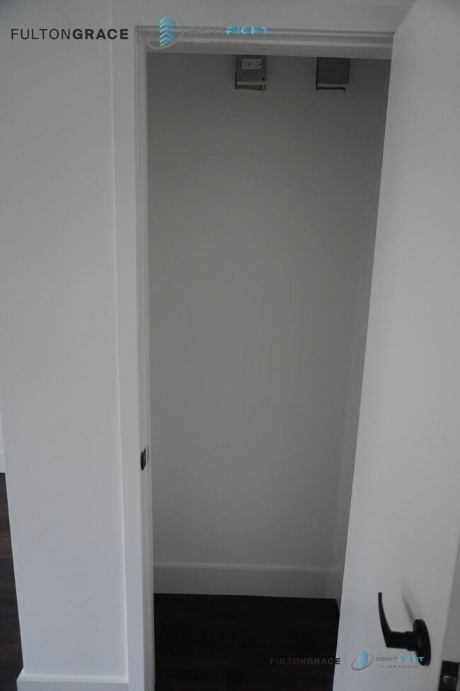 Building Photo - 0 bedroom in Chicago IL 60660