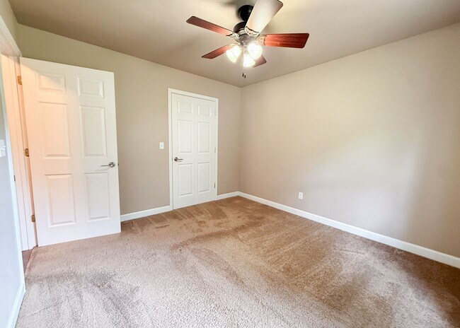 Building Photo - Commutable 2/1 Apartment • Water Included • Batesville