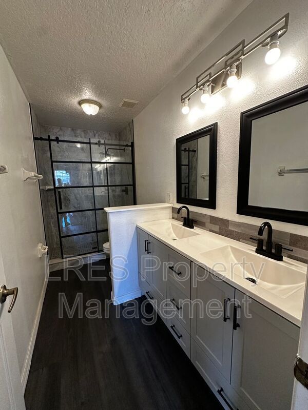 Building Photo - 2825 Cliffe Ct