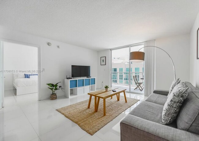 Building Photo - 1200 Brickell Bay Dr