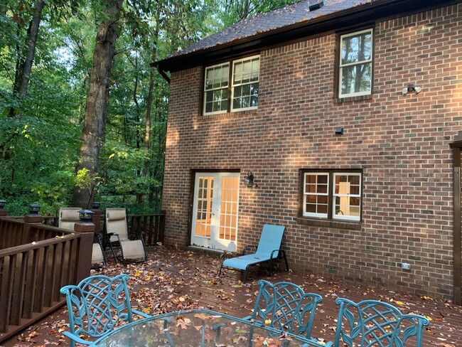 Building Photo - Fabulous 4BR 2.5BA Home on 1.25 Acres