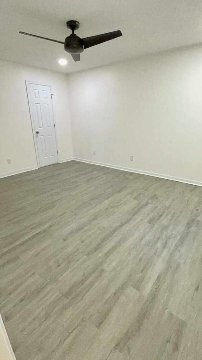 Building Photo - 1117 Sandy Beach Dr