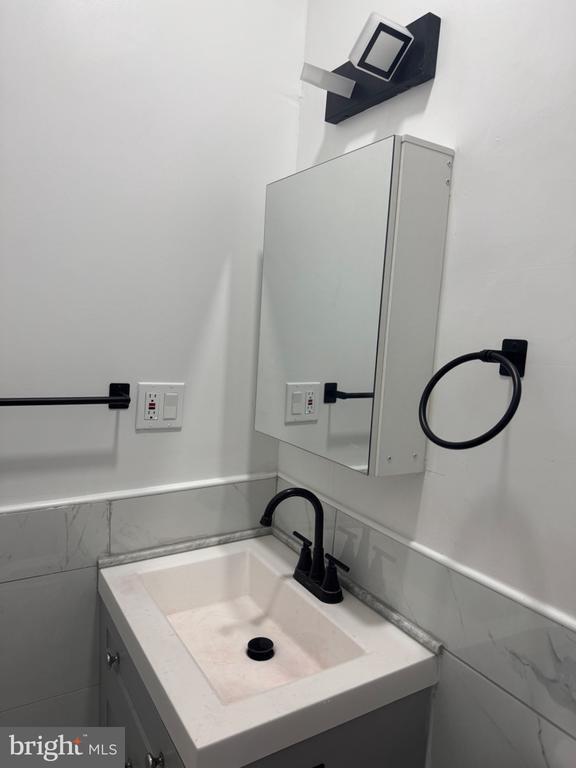 Building Photo - 312 E 25th St