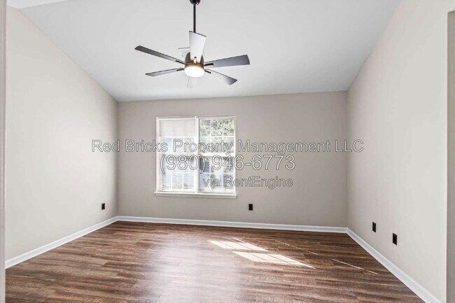 Building Photo - 10212 University Park Ln