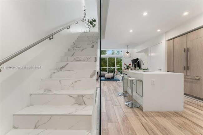 Building Photo - 455 NE 39th St