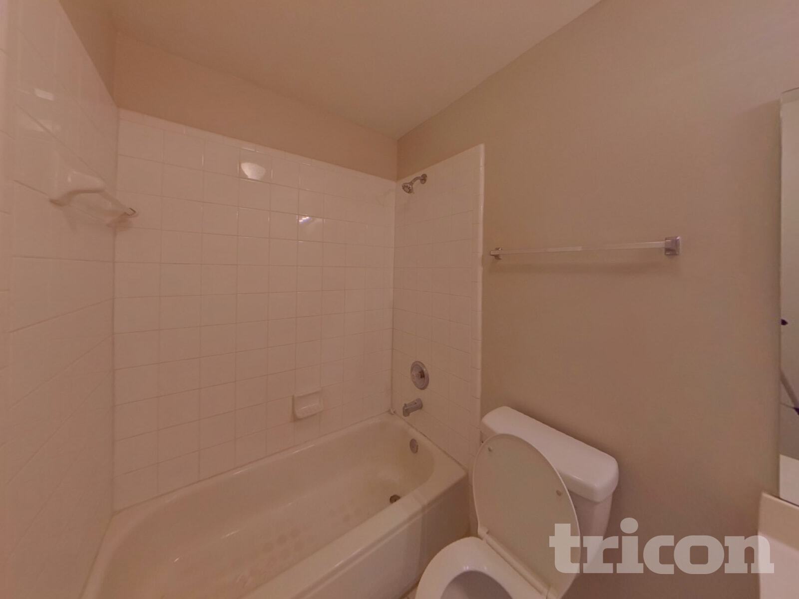 Building Photo - 1114 Fairview Club Cir