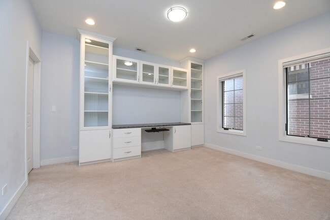 Building Photo - 330 Pennsylvania Way