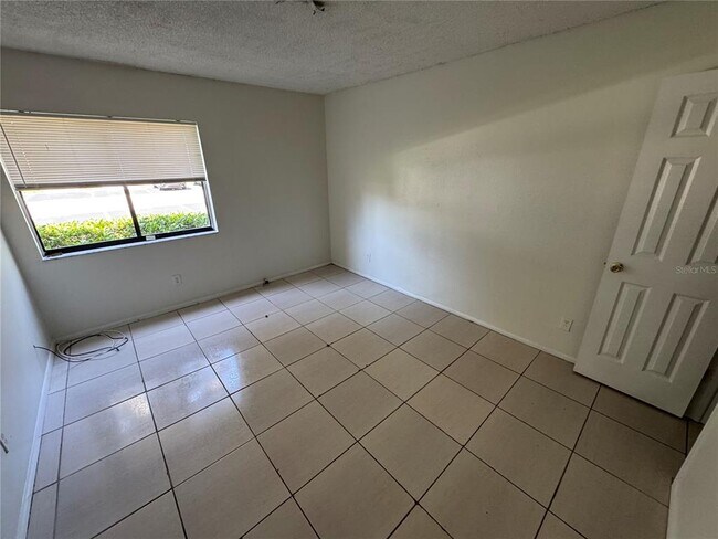 Building Photo - 3300 Fox Chase Cir