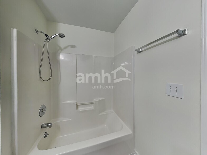 Building Photo - 25 Crossvine Way