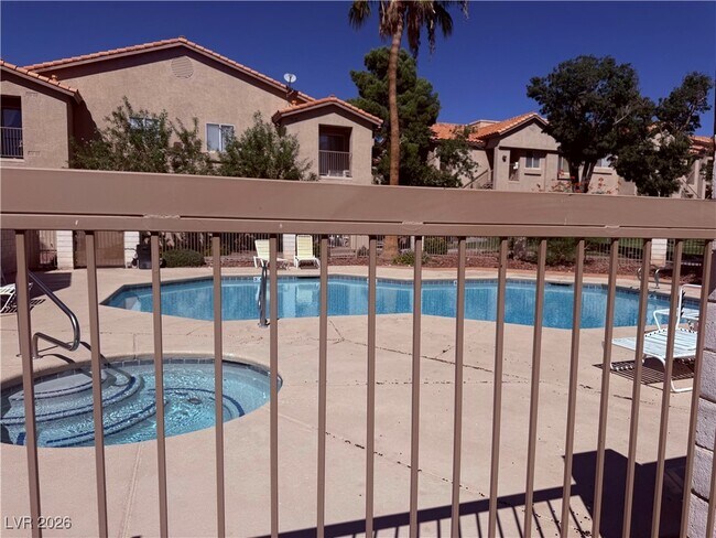 Building Photo - 2110 Los Feliz St