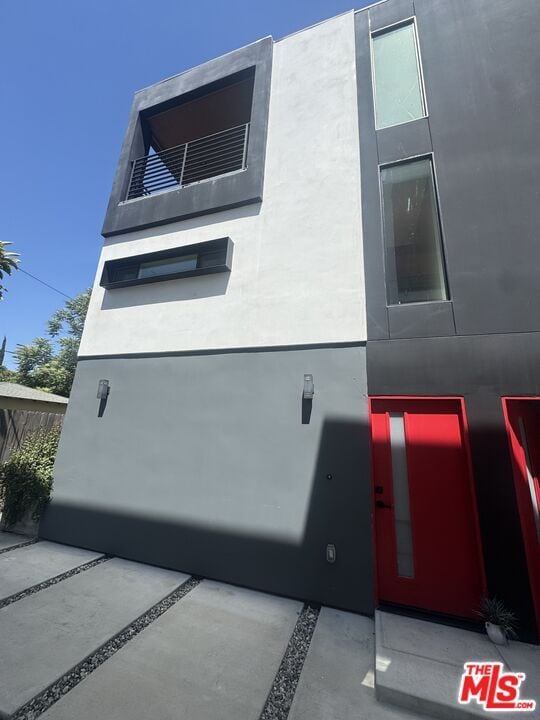 Building Photo - 5638 Woodman Ave