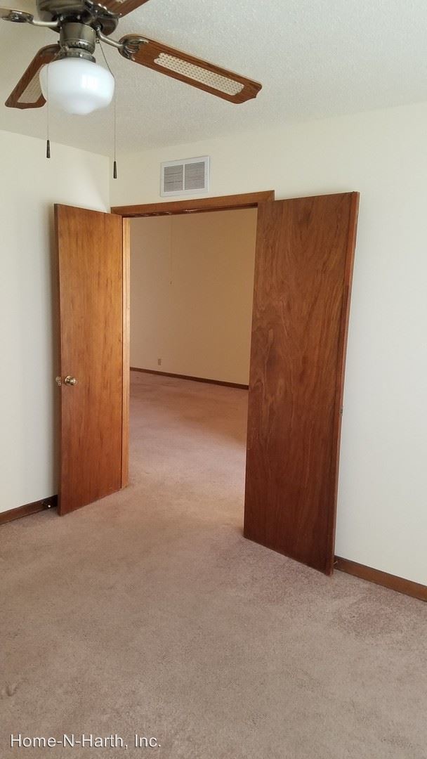 Building Photo - 3266-3268 N Longfellow Ct