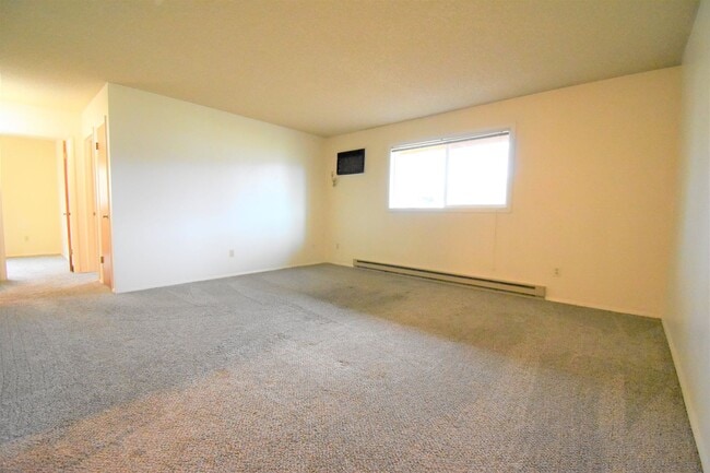 Building Photo - Great 2 bedroom one bath apartment. Close to MSU.