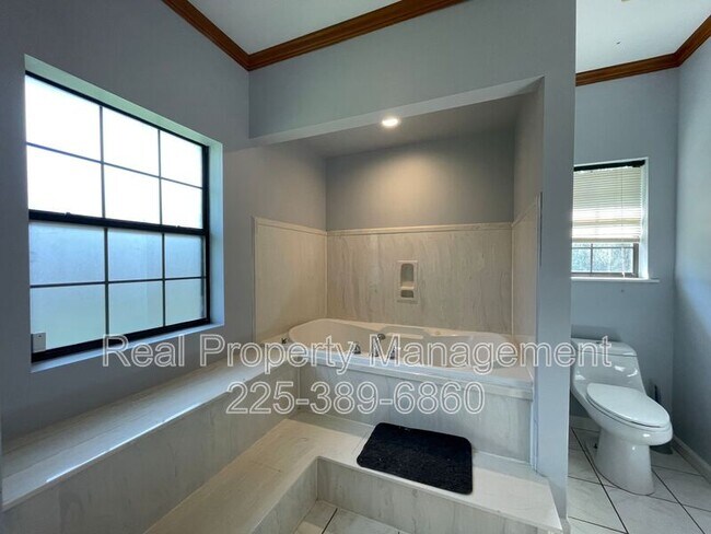 Building Photo - 25491 Plantation Ave