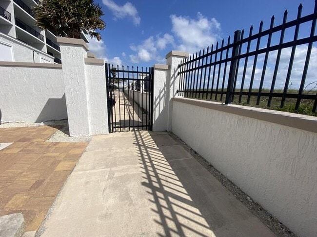 Building Photo - 275 1st St S