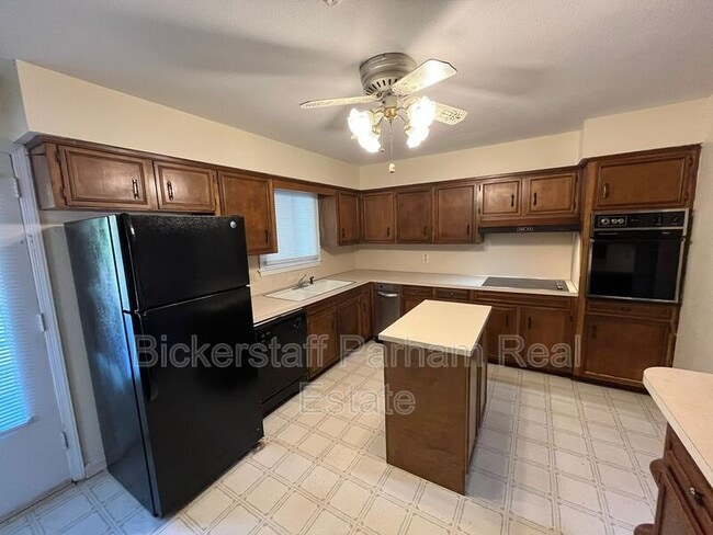 Building Photo - 4027 Canady St