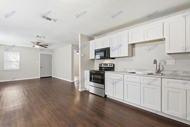 Building Photo - 217 Joyce St