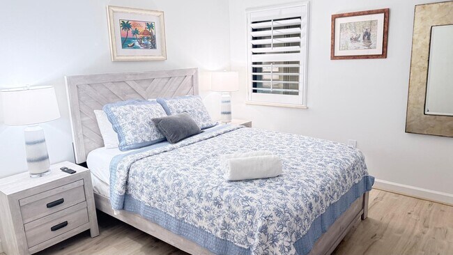 Building Photo - 10980 S Ocean Dr