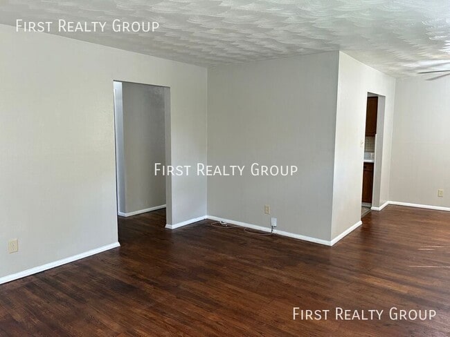 Building Photo - 2526 Kennedy Ave