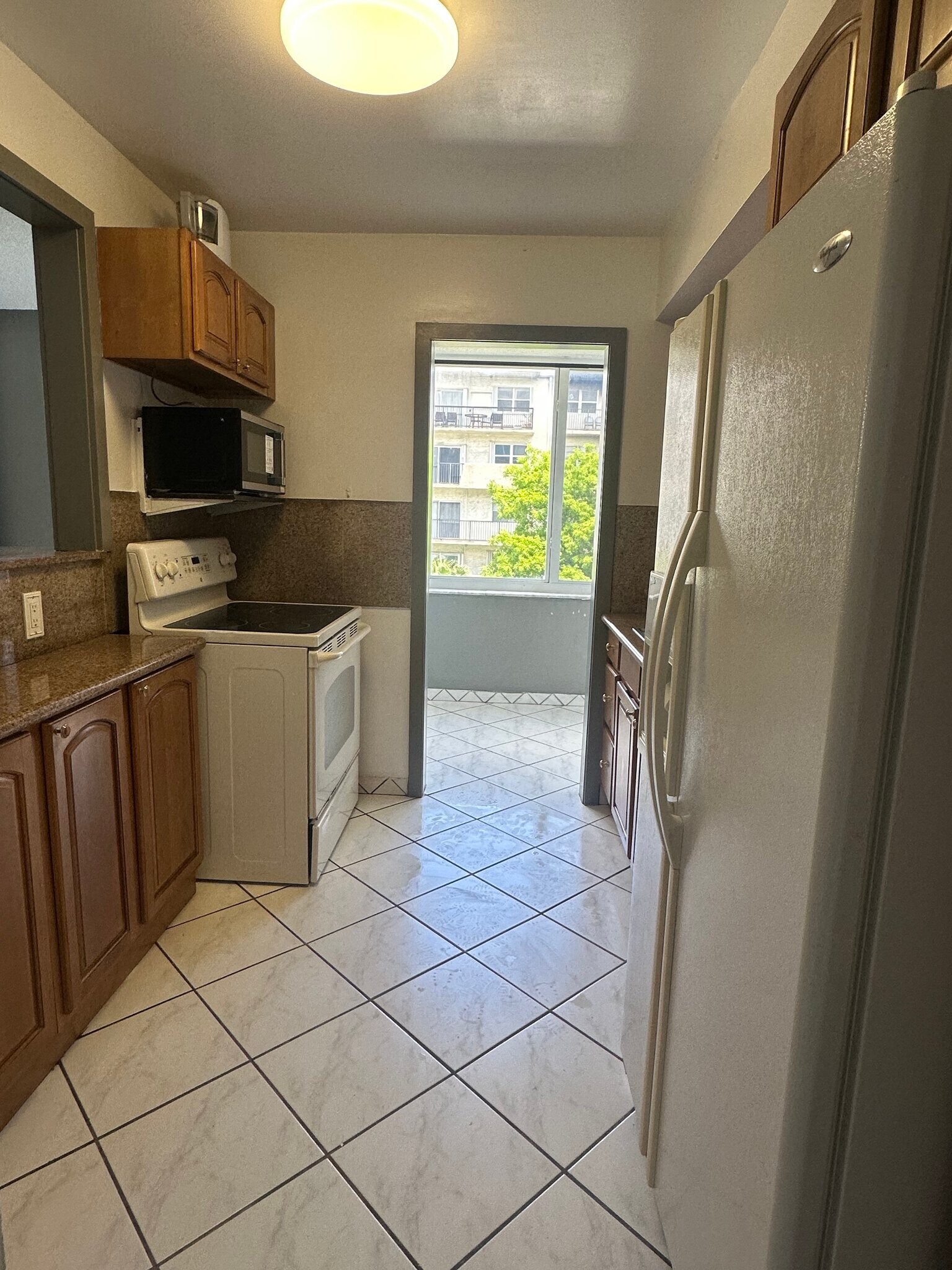 Building Photo - 250 180th Dr