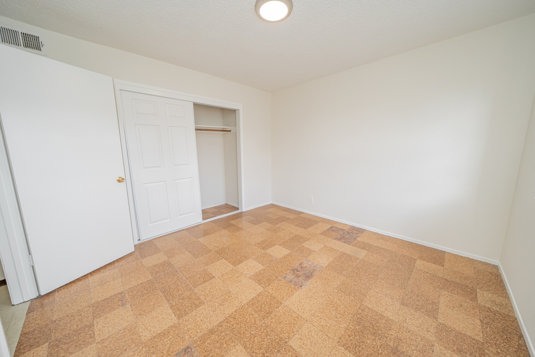 Building Photo - 1467 Russell St