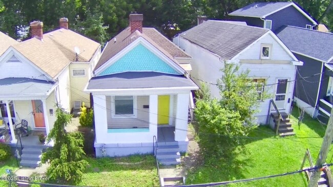 Building Photo - 813 Swan St