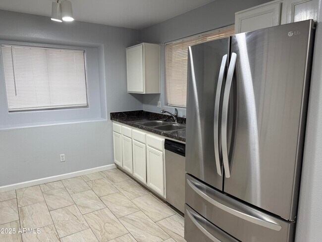 Building Photo - 4019 W Fallen Leaf Ln