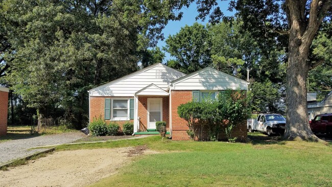 Building Photo - Brick rancher in close proximity to McGuir...