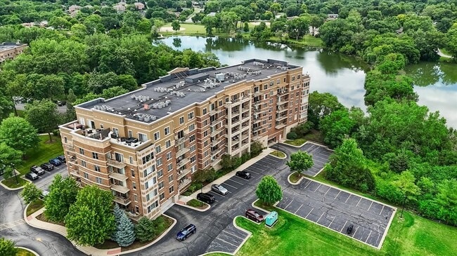 Building Photo - 125 Lakeview Dr